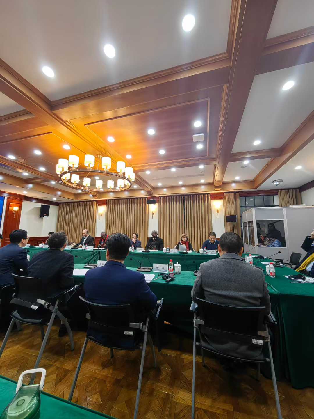 在差异中寻找共识：“和合共生·文明交流互鉴”圆桌对话会举行