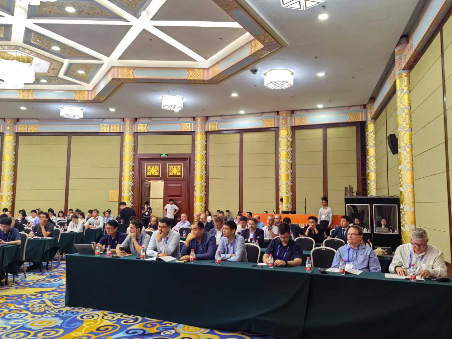 连接矿产、冶炼与钢铁生产：第十七届国际铁合金大会举行