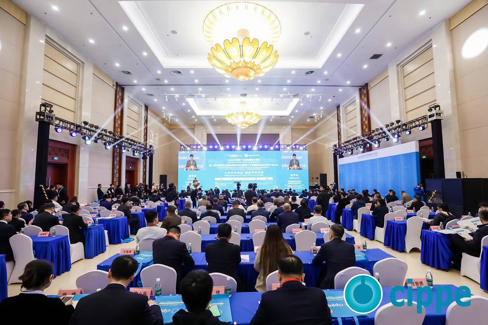 连接人才、技术与产业：国际石油天然气产业大会搭建多语种合作平台