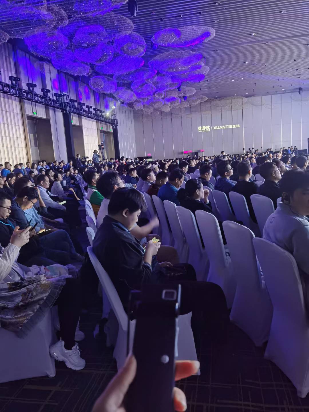 人工智能会议为什么特别考验中英同声传译？