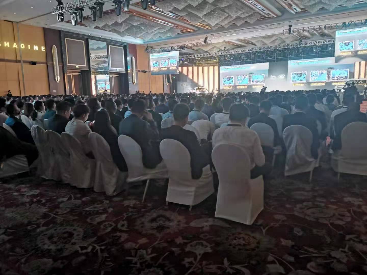 豪华汽车品牌全国经销商大会如何安排同声传译？从捷豹路虎IMSS看汽车商务会议翻译难点